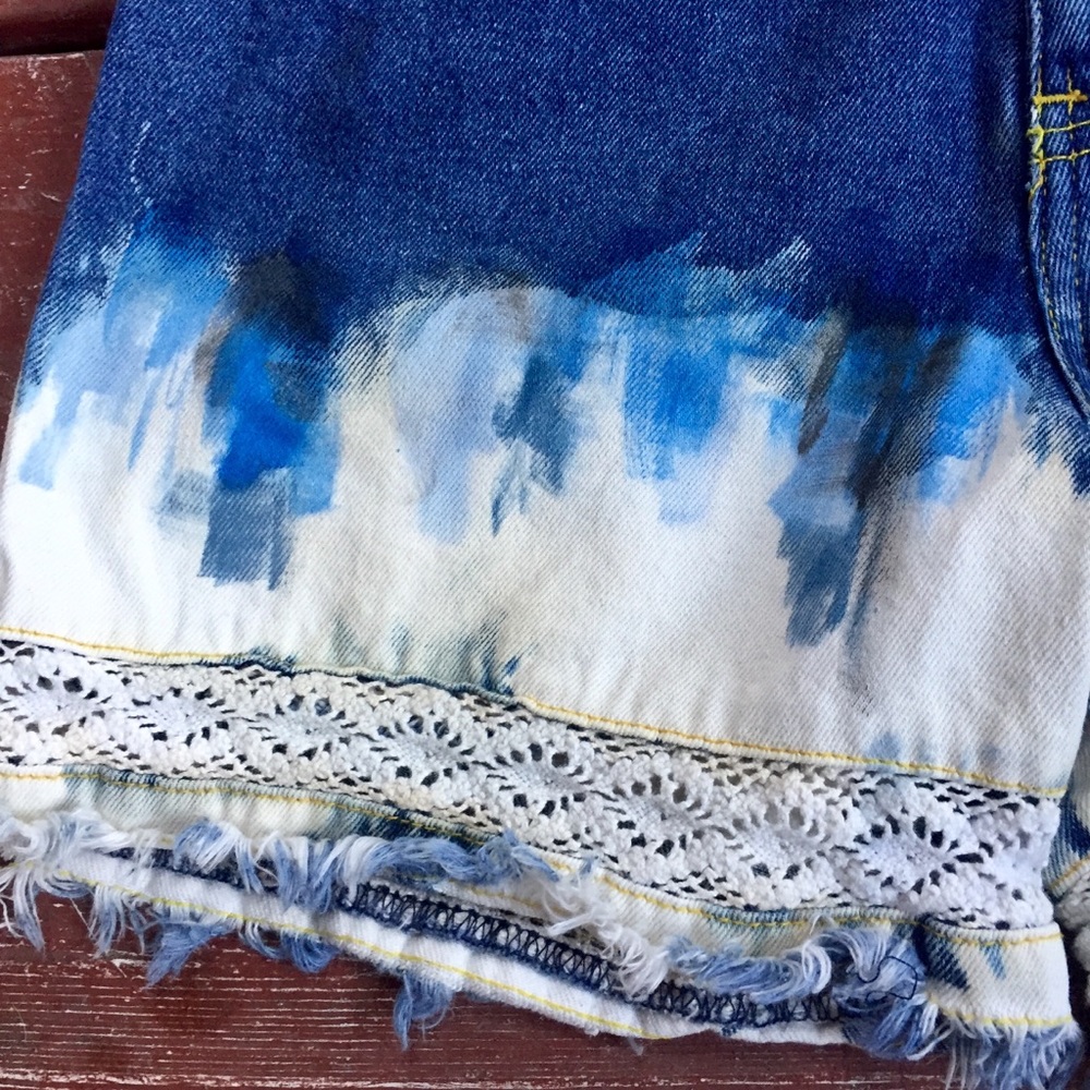 VINTAGE High Waisted Bleached Denim Shorts - Picture 4 of 8